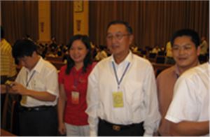 联想柳传志与华派雕塑张总合影